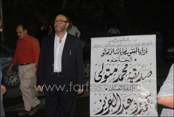 بالصور: توافد السياسيين ونجوم الفن في عزاء والدة محمود عبد العزيز صورة رقم 10 بالصور: توافد السياسيين ونجوم الفن في عزاء والدة محمود عبد العزيز صورة رقم 10