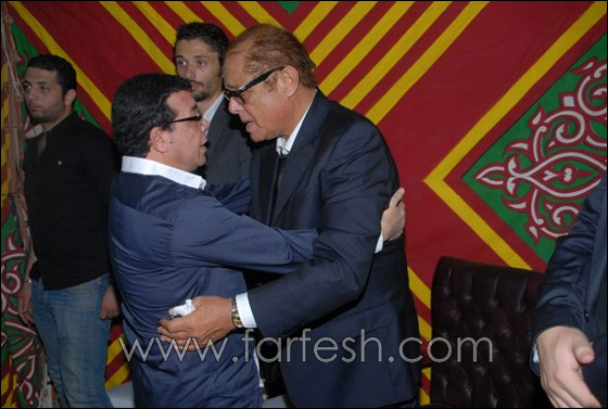 بالصور: توافد السياسيين ونجوم الفن في عزاء والدة محمود عبد العزيز صورة رقم 15 بالصور: توافد السياسيين ونجوم الفن في عزاء والدة محمود عبد العزيز صورة رقم 15