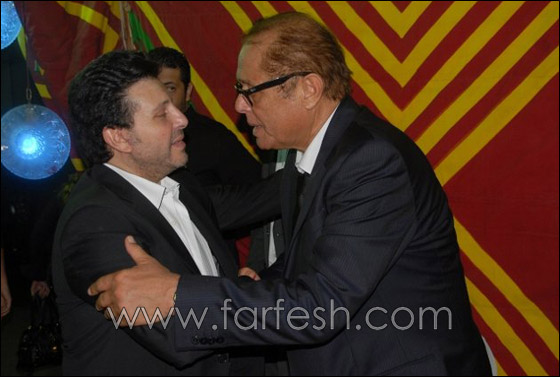 بالصور: توافد السياسيين ونجوم الفن في عزاء والدة محمود عبد العزيز صورة رقم 22 بالصور: توافد السياسيين ونجوم الفن في عزاء والدة محمود عبد العزيز صورة رقم 22