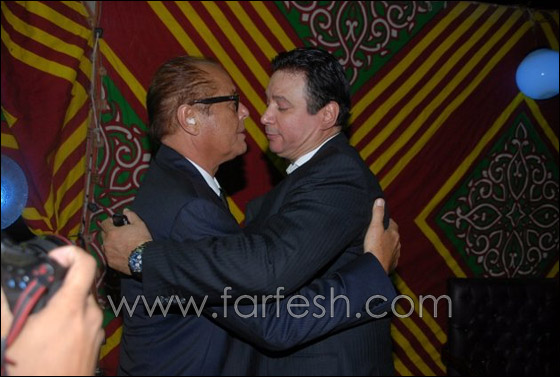 بالصور: توافد السياسيين ونجوم الفن في عزاء والدة محمود عبد العزيز صورة رقم 11 بالصور: توافد السياسيين ونجوم الفن في عزاء والدة محمود عبد العزيز صورة رقم 11