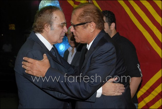 بالصور: توافد السياسيين ونجوم الفن في عزاء والدة محمود عبد العزيز صورة رقم 20 بالصور: توافد السياسيين ونجوم الفن في عزاء والدة محمود عبد العزيز صورة رقم 20