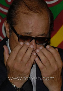 بالصور: توافد السياسيين ونجوم الفن في عزاء والدة محمود عبد العزيز صورة رقم 1 بالصور: توافد السياسيين ونجوم الفن في عزاء والدة محمود عبد العزيز صورة رقم 1