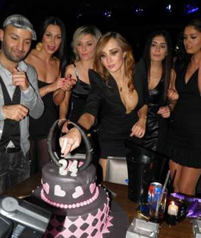 بالصور.. احتفال مايا نعمة بعيد ميلادها الـ24  صورة رقم 14