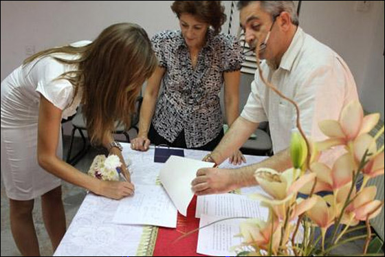 مايا نعمة: انا وزوجي لسنا طائفيين واعيش اجمل قصة حب معه!  صورة رقم 7