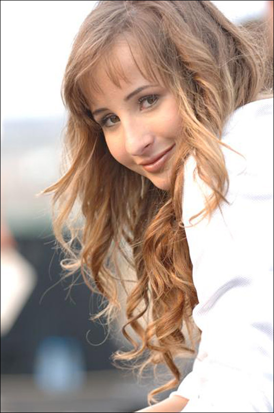 مايا نعمة: انا وزوجي لسنا طائفيين واعيش اجمل قصة حب معه!  صورة رقم 3