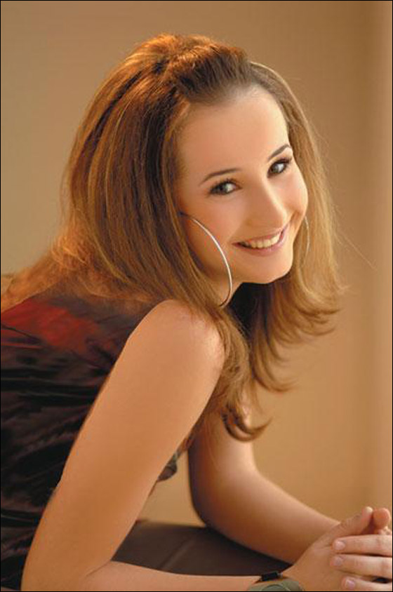 مايا نعمة: انا وزوجي لسنا طائفيين واعيش اجمل قصة حب معه!  صورة رقم 4