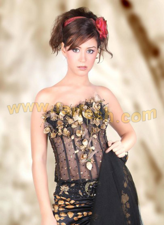 الفنانة منة شلبي الفنانة منة شلبي