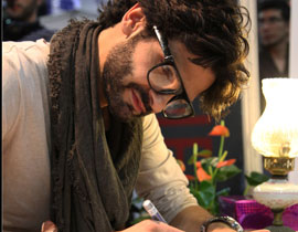 مايك يوقع على اسطوانته الجديدة مايك يوقع على اسطوانته الجديدة