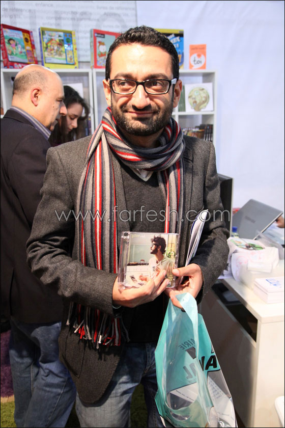 مايك يوقع على اسطوانته الجديدة مايك يوقع على اسطوانته الجديدة