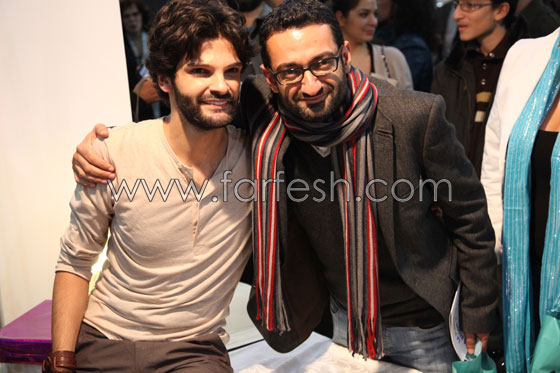 مايك يوقع على اسطوانته الجديدة مايك يوقع على اسطوانته الجديدة