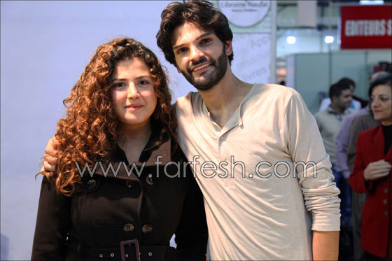 مايك يوقع على اسطوانته الجديدة مايك يوقع على اسطوانته الجديدة