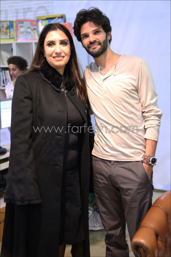 مايك يوقع على اسطوانته الجديدة مايك يوقع على اسطوانته الجديدة