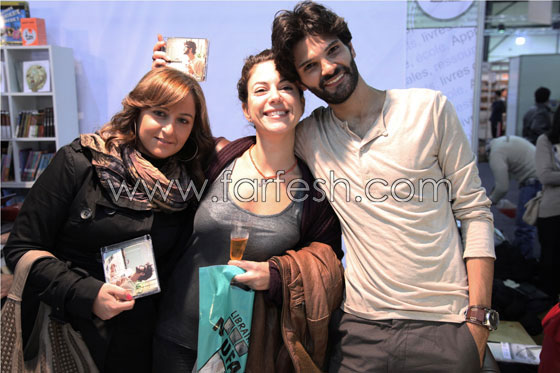 مايك يوقع على اسطوانته الجديدة مايك يوقع على اسطوانته الجديدة