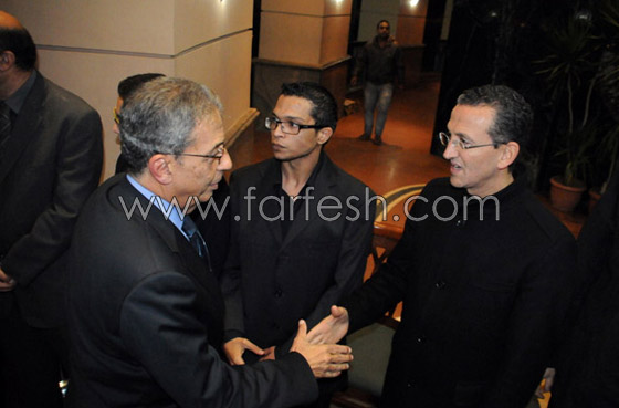 عمرو موسى وحماقي يتصدرون عزاء عامر منيب!!  صورة رقم 9