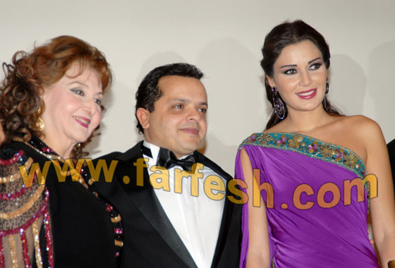 إصابة أبناء النجوم بأنفلونزا الخنازير.. شبح يطاردهم صورة رقم 4 إصابة أبناء النجوم بأنفلونزا الخنازير.. شبح يطاردهم صورة رقم 4