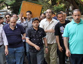 بالصور.. هنيدي يشيّع جثمان والدته بحضور عدد من الفنانين!! صورة رقم 1 بالصور.. هنيدي يشيّع جثمان والدته بحضور عدد من الفنانين!! صورة رقم 1