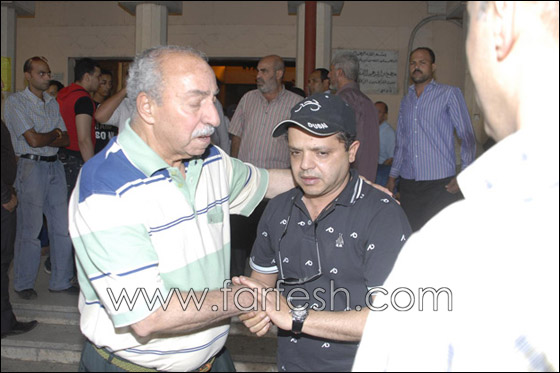 بالصور.. هنيدي يشيّع جثمان والدته بحضور عدد من الفنانين!! صورة رقم 6 بالصور.. هنيدي يشيّع جثمان والدته بحضور عدد من الفنانين!! صورة رقم 6