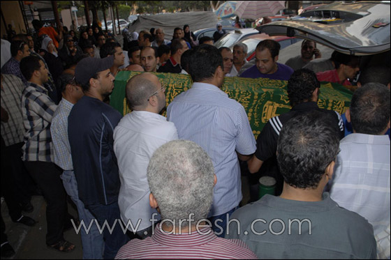 بالصور.. هنيدي يشيّع جثمان والدته بحضور عدد من الفنانين!! صورة رقم 5 بالصور.. هنيدي يشيّع جثمان والدته بحضور عدد من الفنانين!! صورة رقم 5