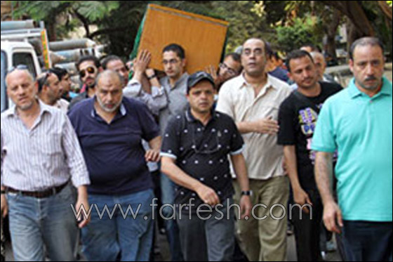 بالصور.. هنيدي يشيّع جثمان والدته بحضور عدد من الفنانين!! صورة رقم 7 بالصور.. هنيدي يشيّع جثمان والدته بحضور عدد من الفنانين!! صورة رقم 7