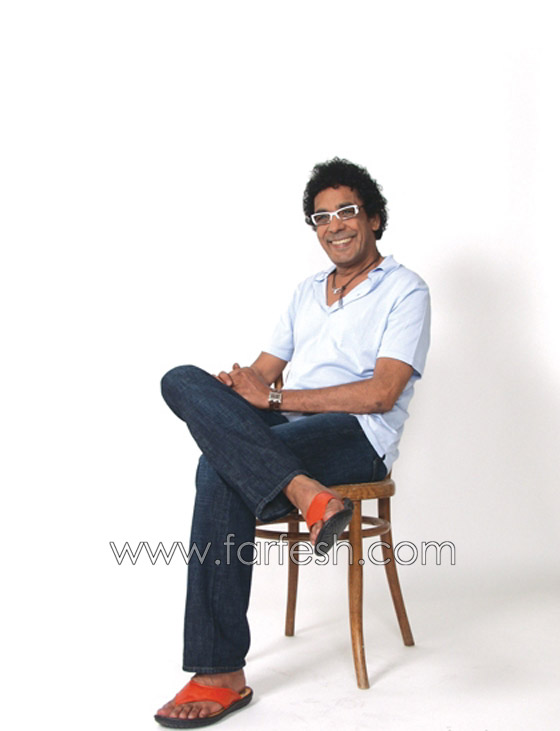 محمد منير: لن اترك مصر واحب ان أشم رائحة الغاز بين المتظاهرين  صورة رقم 3