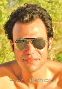 عادل امام: ابني خطف المعجبات مني وهن يتهافتن عليه ويتجاهلنني صورة رقم 1 عادل امام: ابني خطف المعجبات مني وهن يتهافتن عليه ويتجاهلنني صورة رقم 1