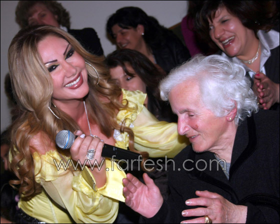 نجوى سلطان تحتفل في حراجل مع الأمهات!   صورة رقم 7