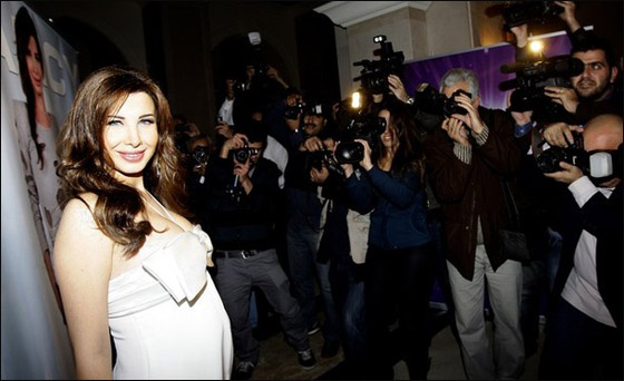 النجمة نانسي عجرم تحتفل بألبومها الجديد وتخطف الأنظار بحملها صورة رقم 4 النجمة نانسي عجرم تحتفل بألبومها الجديد وتخطف الأنظار بحملها صورة رقم 4