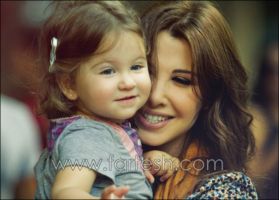 نانسي عجرم: اعيش كل مراحل حياتي بشغف ولن اقرر مستقبل ابنتيّ صورة رقم 7