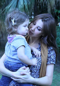 الفنانات العربيات تدللن بناتهن وتقدمن لهن اجمل الاغاني!!  صورة رقم 1