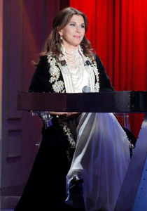 نيشان: نبيلة عبيد أكثر النجمات نضجا وماجدة صديقة عزيزة وغالية  صورة رقم 2