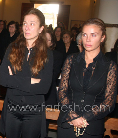 بالصور.. نيكول سابا تودع والدها بالحزن والدموع!!  صورة رقم 5