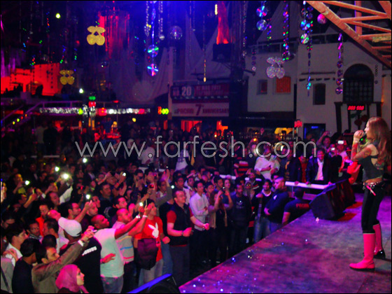  نيكول سابا تقطع شهر العسل لتحيي حفلة رأس السنة!  صورة رقم 1