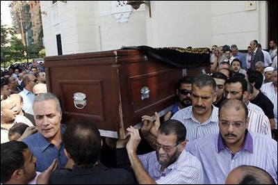 بالصور.. قلة من الفنانين في وداع عمر الحريري!!  صورة رقم 25