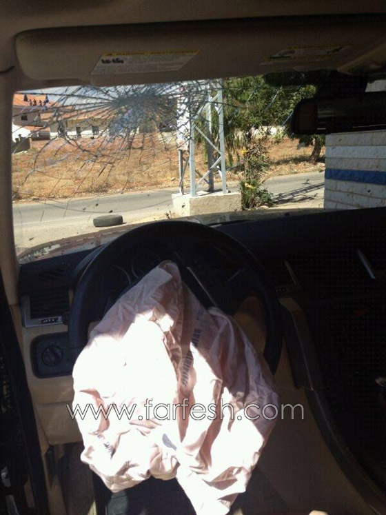 ربيع الاسمر ينجو من حادث سير بعد سقوطه في حفريات صورة رقم 2 ربيع الاسمر ينجو من حادث سير بعد سقوطه في حفريات صورة رقم 2