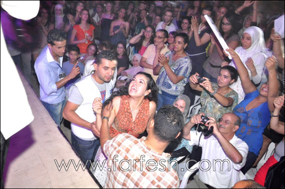 بالصور.. 12 الف شخص يهتفون باسم رامي عياش في مهرجان قرطاج صورة رقم 4