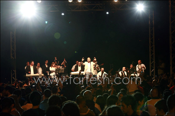 بالصور.. البوب ستار رامي عيّاش أشعل سماء 