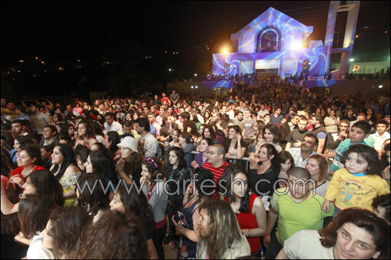 بالصور.. البوب ستار رامي عيّاش أشعل سماء 