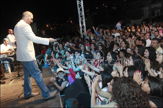 بالصور.. البوب ستار رامي عيّاش أشعل سماء 