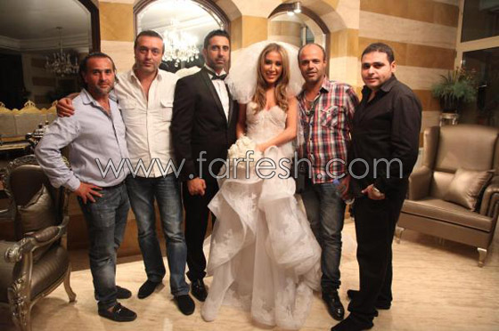 الفنانة اللبنانية سابين.. 