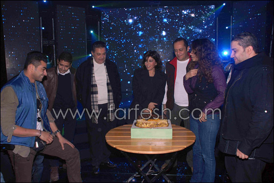 بالصور سميرة سعيد تقطع كعكة عيد ميلادها بجو ارهابي! صورة رقم 2 بالصور سميرة سعيد تقطع كعكة عيد ميلادها بجو ارهابي! صورة رقم 2