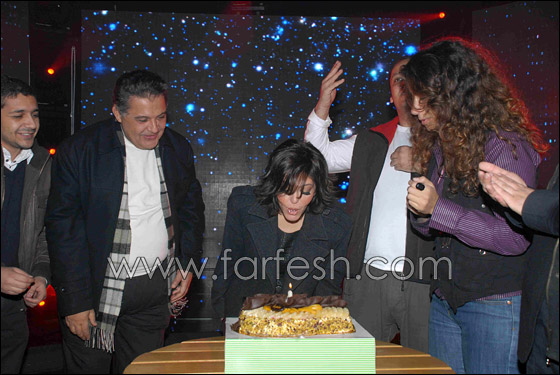 بالصور سميرة سعيد تقطع كعكة عيد ميلادها بجو ارهابي! صورة رقم 25 بالصور سميرة سعيد تقطع كعكة عيد ميلادها بجو ارهابي! صورة رقم 25