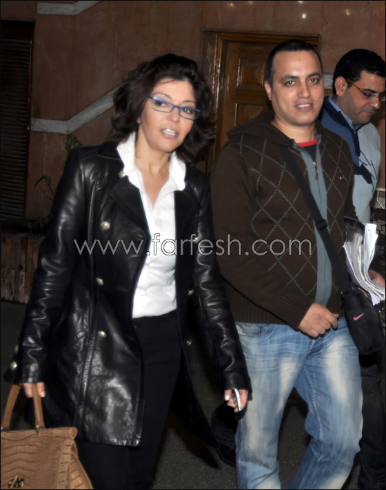 mbc تكرم سميرة سعيد بكعكة تحمل اسمها وشهادة تقدير صورة رقم 4 mbc تكرم سميرة سعيد بكعكة تحمل اسمها وشهادة تقدير صورة رقم 4