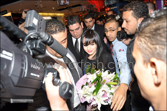 بالصور.. الفنانة ساندي تطلق بالصور.. الفنانة ساندي تطلق