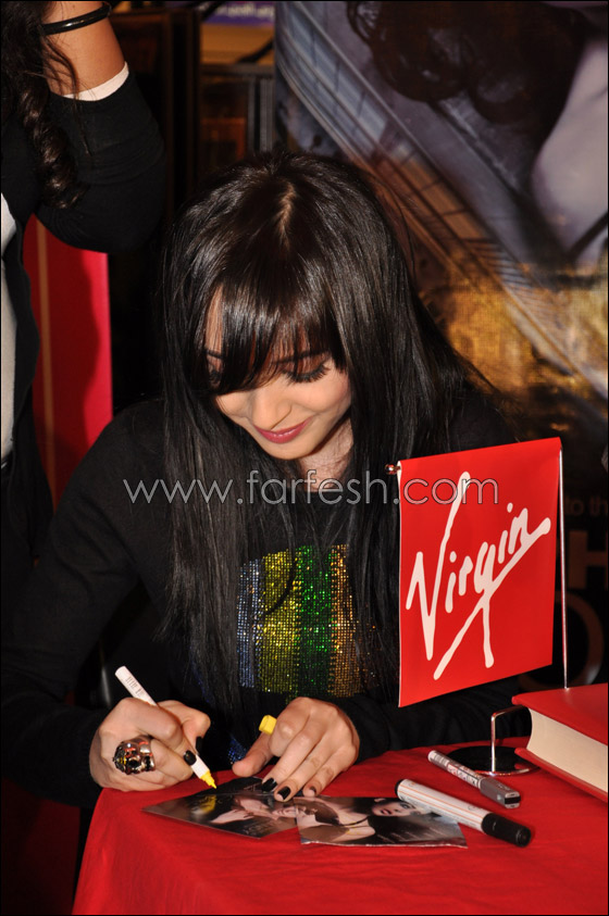 بالصور.. الفنانة ساندي تطلق بالصور.. الفنانة ساندي تطلق