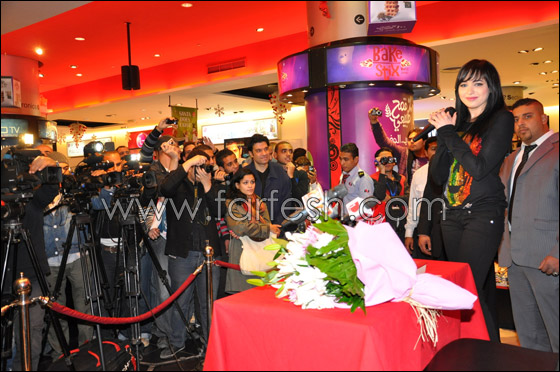 بالصور.. الفنانة ساندي تطلق بالصور.. الفنانة ساندي تطلق