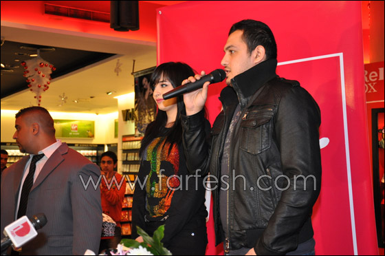 بالصور.. الفنانة ساندي تطلق بالصور.. الفنانة ساندي تطلق