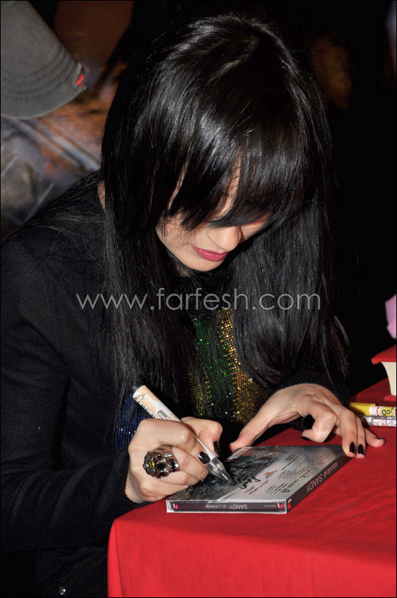 بالصور.. الفنانة ساندي تطلق بالصور.. الفنانة ساندي تطلق