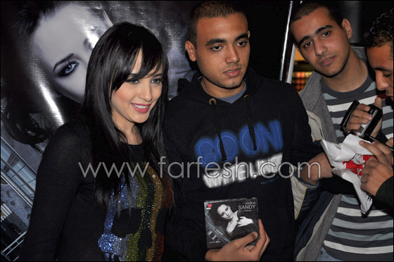 بالصور.. الفنانة ساندي تطلق بالصور.. الفنانة ساندي تطلق