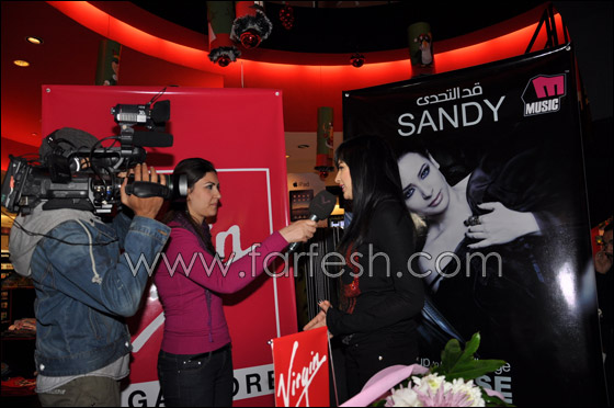 بالصور.. الفنانة ساندي تطلق بالصور.. الفنانة ساندي تطلق