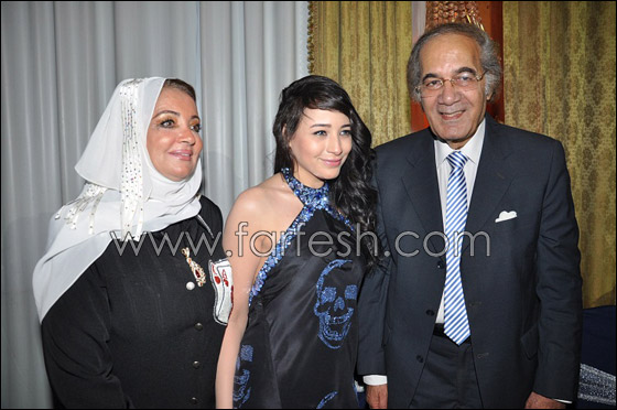 ساندي تقتنص جائزة أفضل فنانة وفيفي ترقص وسط الهتافات! صورة رقم 3 ساندي تقتنص جائزة أفضل فنانة وفيفي ترقص وسط الهتافات! صورة رقم 3